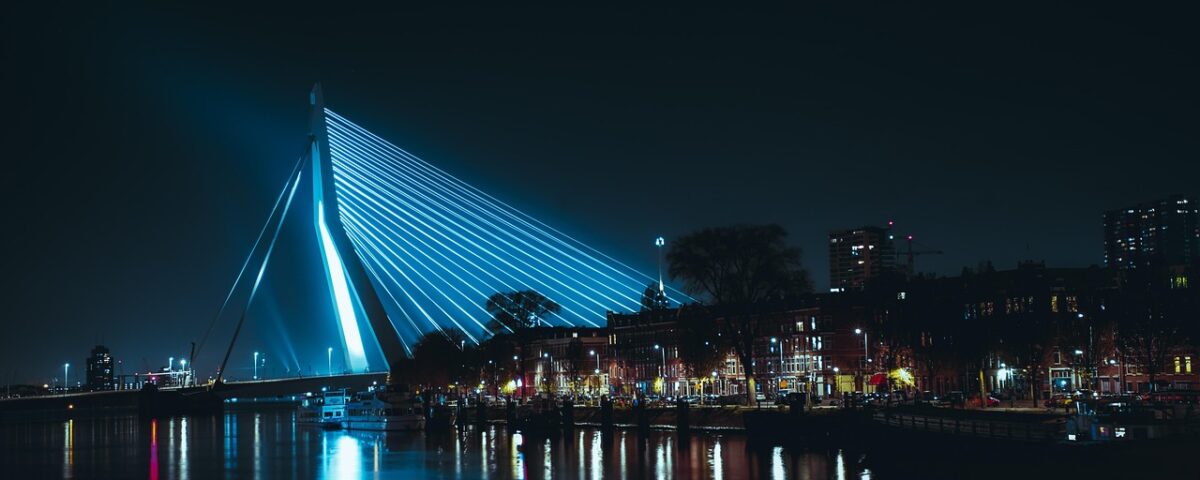 Rotterdam skyline met Erasmusbrug - voorjaar evenementen 2026